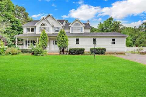 84 Robinson Avenue, Medford, NY 11763