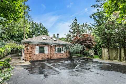 84 Horton Place, Syosset, NY 11791