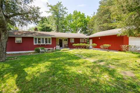 8 Rock Garden Way, Poughkeepsie, NY 12603