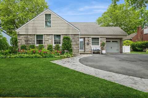 639 Lakeview Avenue, Rockville Centre, NY 11570