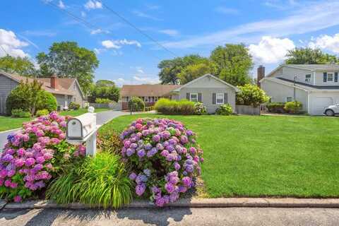 283 W Shore Road, Oakdale, NY 11769