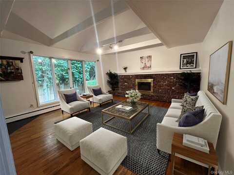73 Railroad Street, Greenlawn, NY 11740
