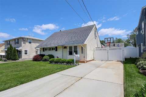 820 Mirabelle Avenue, Westbury, NY 11590