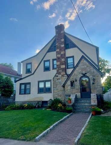 152 Pennsylvania Avenue, Tuckahoe, NY 10707