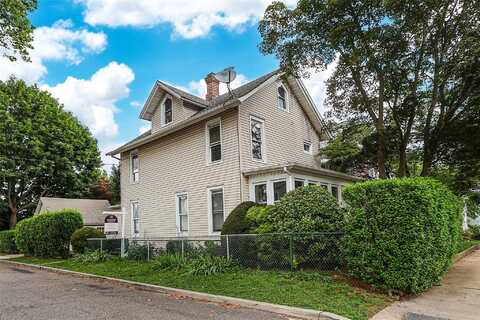 46 Coles Street, Glen Cove, NY 11542