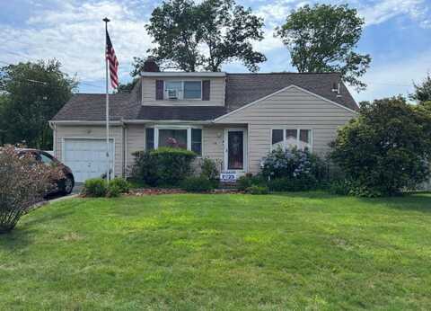 14 Eastwood Drive, North Babylon, NY 11703