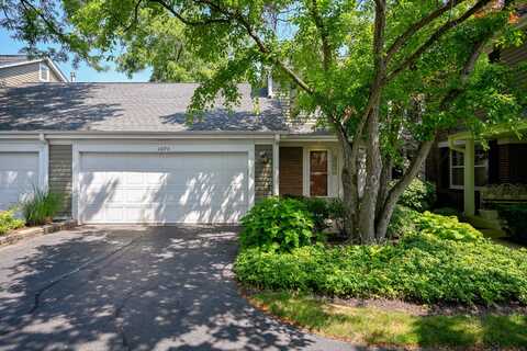 1075 Creekside Drive, Wheaton, IL 60189