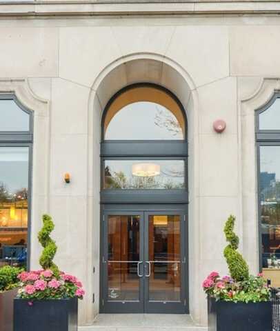 6 N MICHIGAN Avenue, Chicago, IL 60602