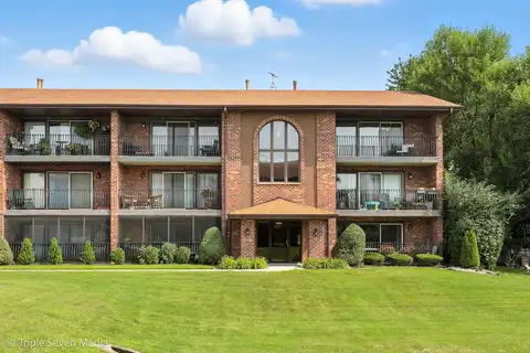 8202 Millstone Drive, Palos Hills, IL 60465