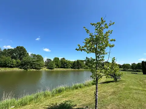24 Autumn Court, Saint Charles, IL 60175
