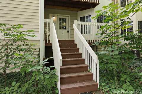 337 W Treehouse Lane, Round Lake, IL 60073