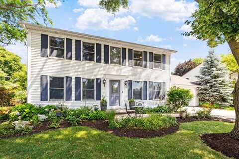 202 N Whispering Hills Drive, Naperville, IL 60540