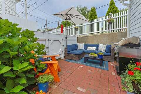 9 Dyer Street, Provincetown, MA 02657