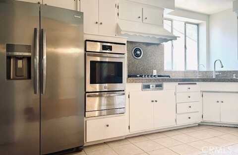 8954 Chimineas Avenue, Northridge, CA 91325