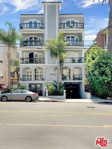 11952 Montana Ave, Los Angeles, CA 90049