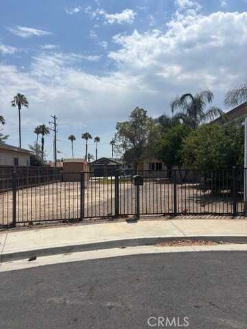 111 N Victoria Avenue, Corona, CA 92879