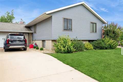 56 Julia Anne Drive NW, Cedar Rapids, IA 52405