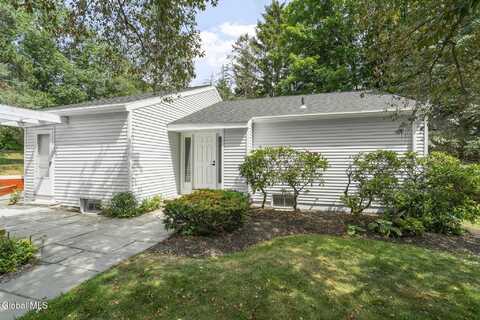 8 Loudonwood E, Loudonville, NY 12211