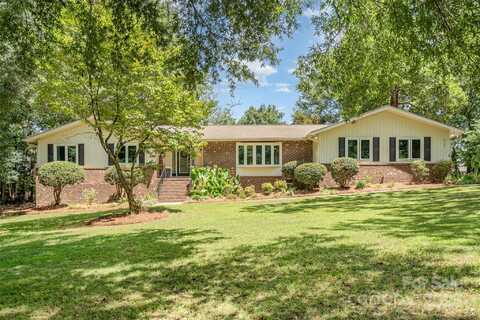 8128 Appaloosa Lane, Charlotte, NC 28215
