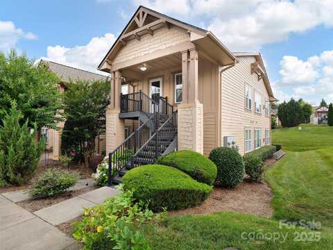 1906 Deermouse Way, Hendersonville, NC 28792