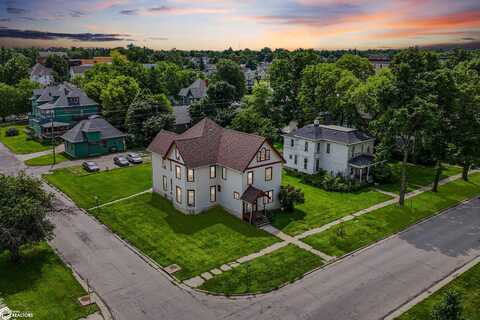 1132 Main Street, Grinnell, IA 50112