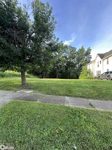 210 W Woodland Avenue, Ottumwa, IA 52501