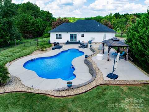 1526 Lauren Alexis Court, Dallas, NC 28034
