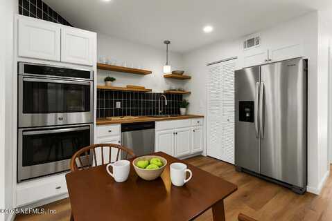 2300 TWELVE OAKS Drive unit: B4, Orange Park, FL 32065