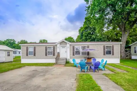221 Sea Gull Lane, New Philadelphia, OH 44663
