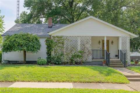 37 4th Street NE, Navarre, OH 44662