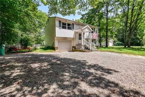 2074 S Park Lane, Roaming Shores, OH 44084