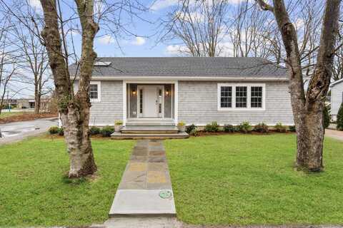 18 Beckwith Street, East Lyme, CT 06357