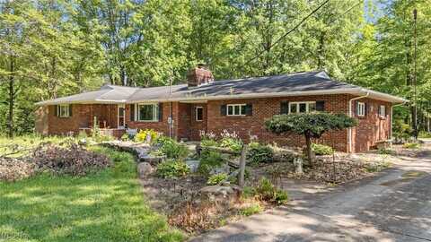 3996 Irishtown Southworth Road, Farmdale, OH 44417