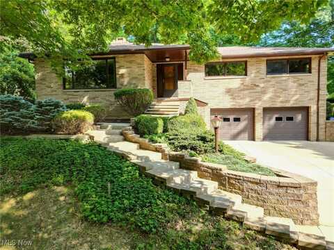 1341 Valley Drive, Akron, OH 44312