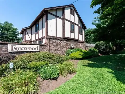 102 Foxwood Close, Milford, CT 06461