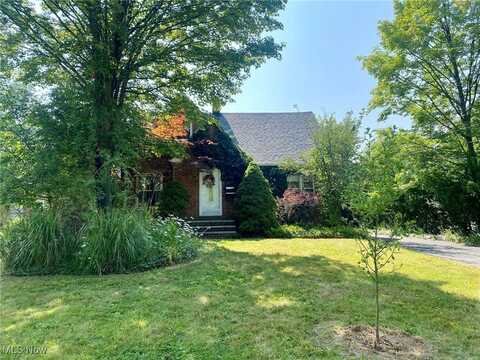 1568 Sunview Road, Lyndhurst, OH 44124