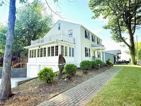 48 Admiral Drive, Eastlake, OH 44095
