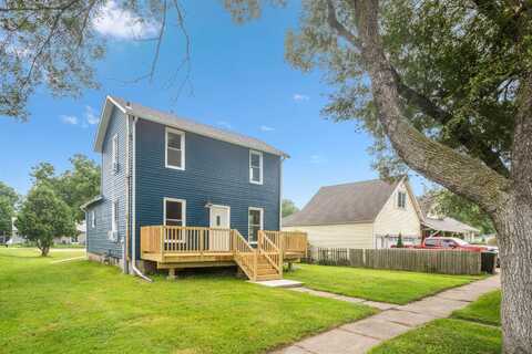 610 W 4th St, Tipton, IA 52772