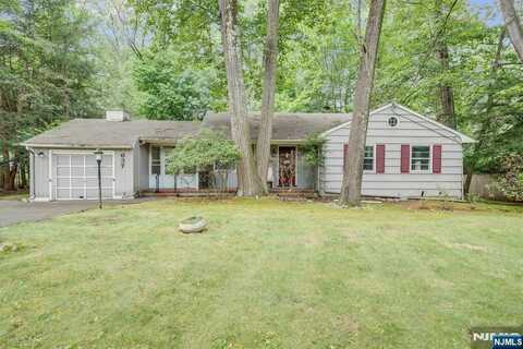 637 Lawlins Road, Wyckoff, NJ 07481
