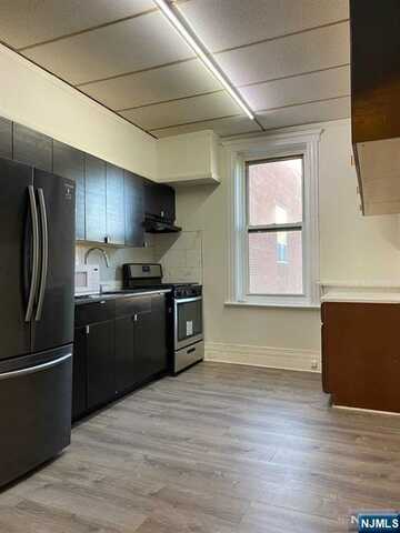 91 W Palisade Avenue 2, Englewood, NJ 07631