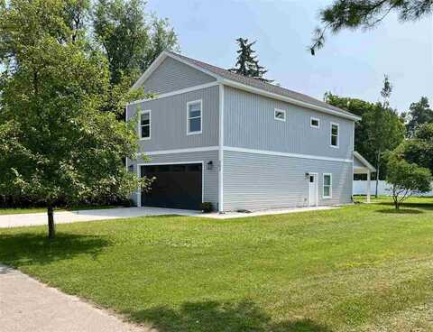 202 W Carpenter, Charlevoix, MI 49720