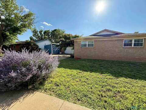 2216 Echols Avenue, Clovis, NM 88101