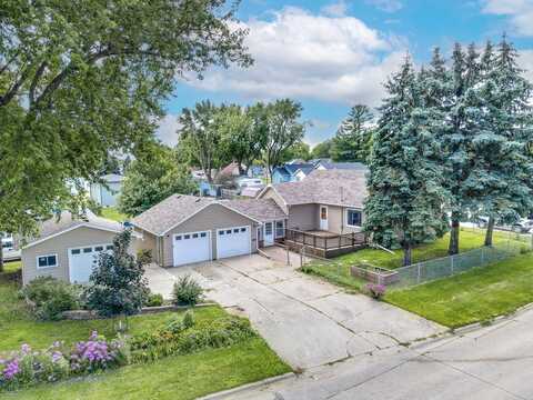 1119 S 5th Avenue E, Newton, IA 50208
