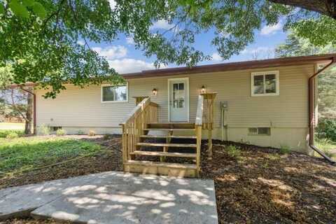 113 Island View Drive, Waverly, IA 50677