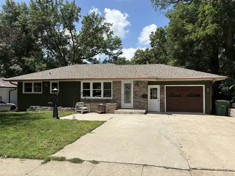 111 N G Street, Indianola, IA 50125