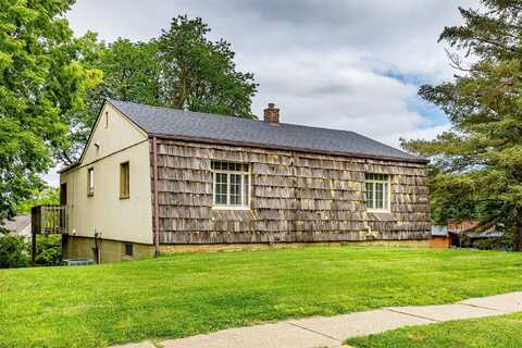 4860 E Oakwood Drive, Pleasant Hill, IA 50327