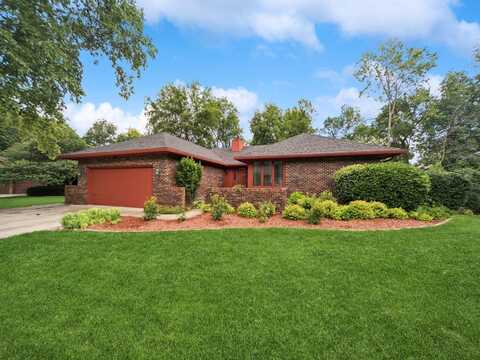 7025 Rocklyn Circle, Urbandale, IA 50322