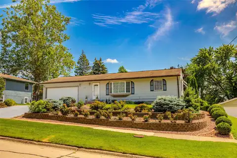 137 Greenfield Parkway, Des Moines, IA 50320