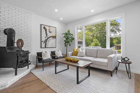 16 Spring Street, Franklin, NH 03235