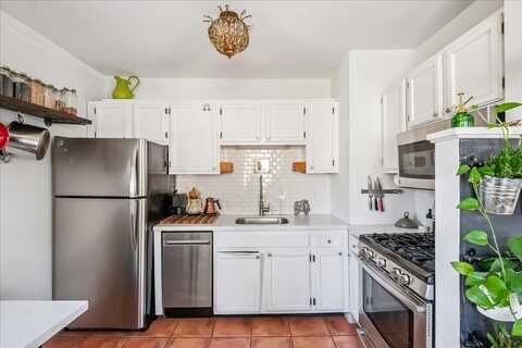 72 Lakeview Terrace, Burlington, VT 05401